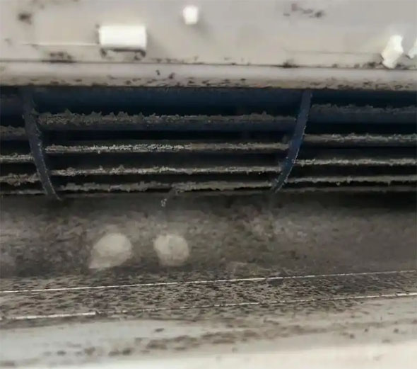 沙河空调吹的风有股烧焦味是怎么回事